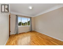 1277 Revercomb Pl, Victoria, BC V8V3G5 Photo 17
