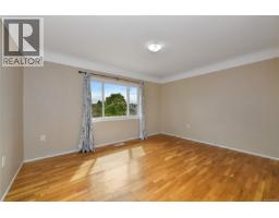 1277 Revercomb Pl, Victoria, BC V8V3G5 Photo 16