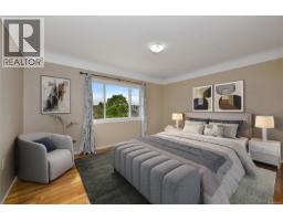 1277 Revercomb Pl, Victoria, BC V8V3G5 Photo 15