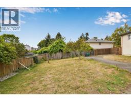 1277 Revercomb Pl, Victoria, BC V8V3G5 Photo 35