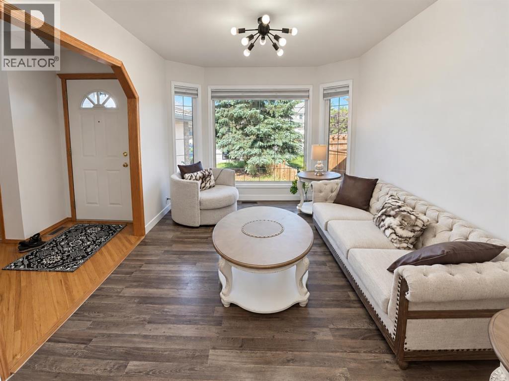 513 Sierra Madre Court SW, Calgary — photo 4