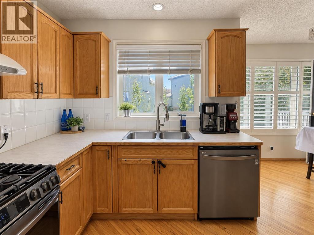 513 Sierra Madre Court SW, Calgary — photo 8