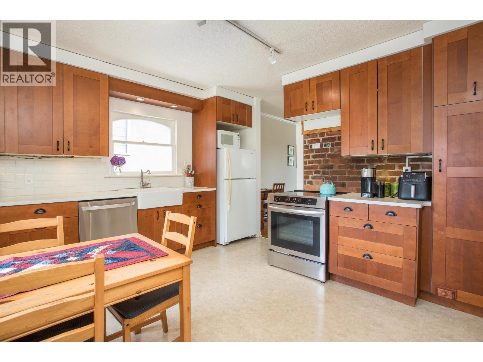 88 W  WOODSTOCK AVENUE, Vancouver — photo 2
