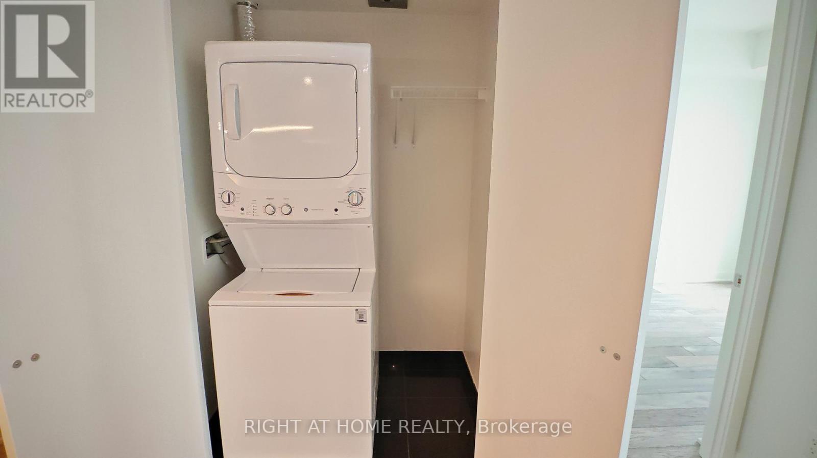 4005 - 11 YORKVILLE AVENUE, Toronto (Annex) — photo 5
