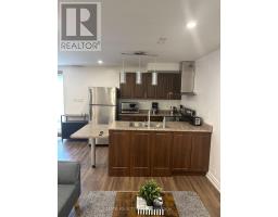 7 Lakewoods Street, Richmond Hill, ON L4E0B5 Photo 6