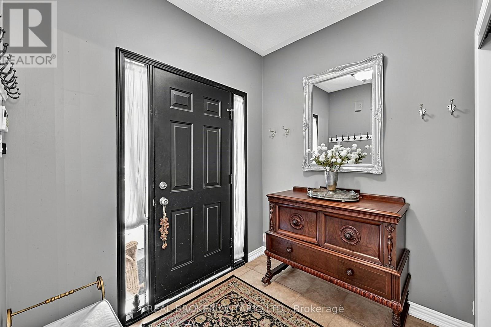 408 FLANAGAN COURT, Newmarket (Summerhill Estates) — photo 4