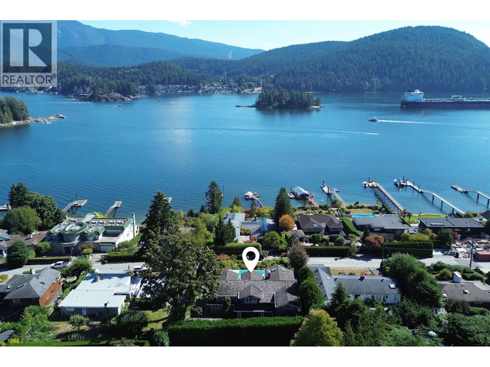 791 BEACHVIEW Drive, North Vancouver, British Columbia, V7G1P8, North Vancouver, British Columbia — photo 2 of 5