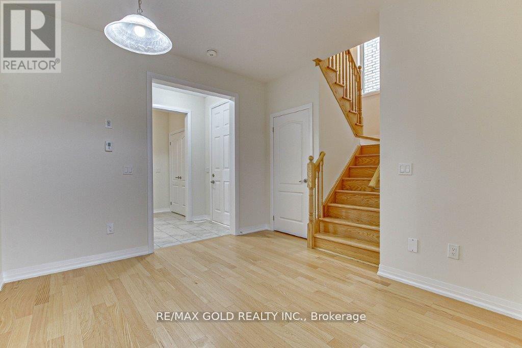 120 HUNTINGFORD TRAIL, Woodstock (Woodstock - North) — photo 3