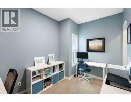 Bedroom - 642 Kingsmere Way Se, Airdrie, AB T4A0X7 Photo 10