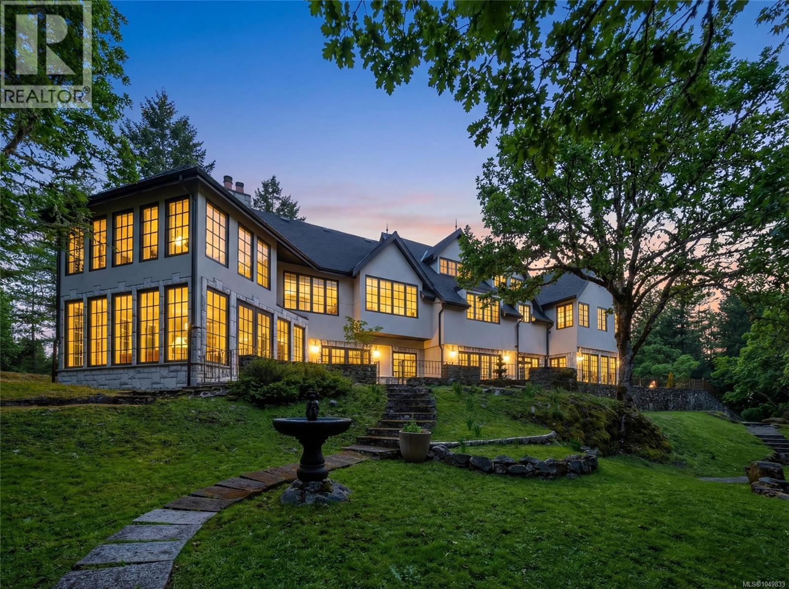 1708 Woodsend Dr, Saanich