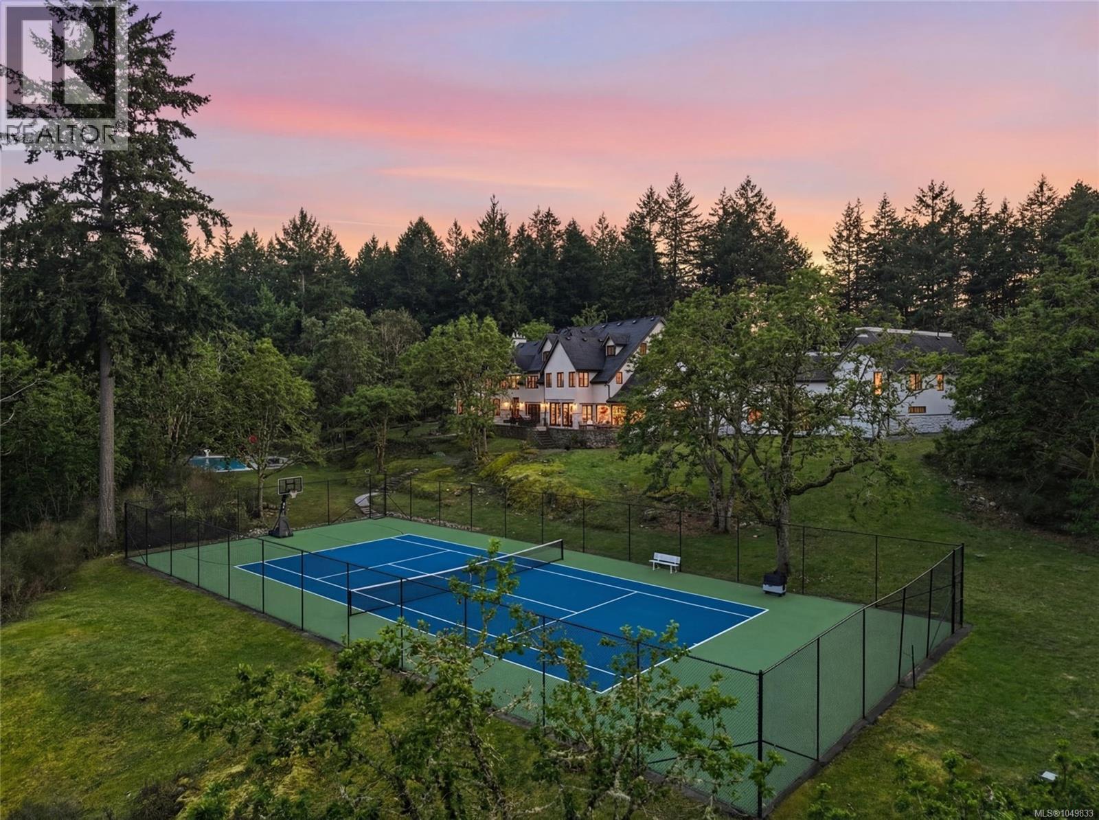 1708 Woodsend Dr, Saanich