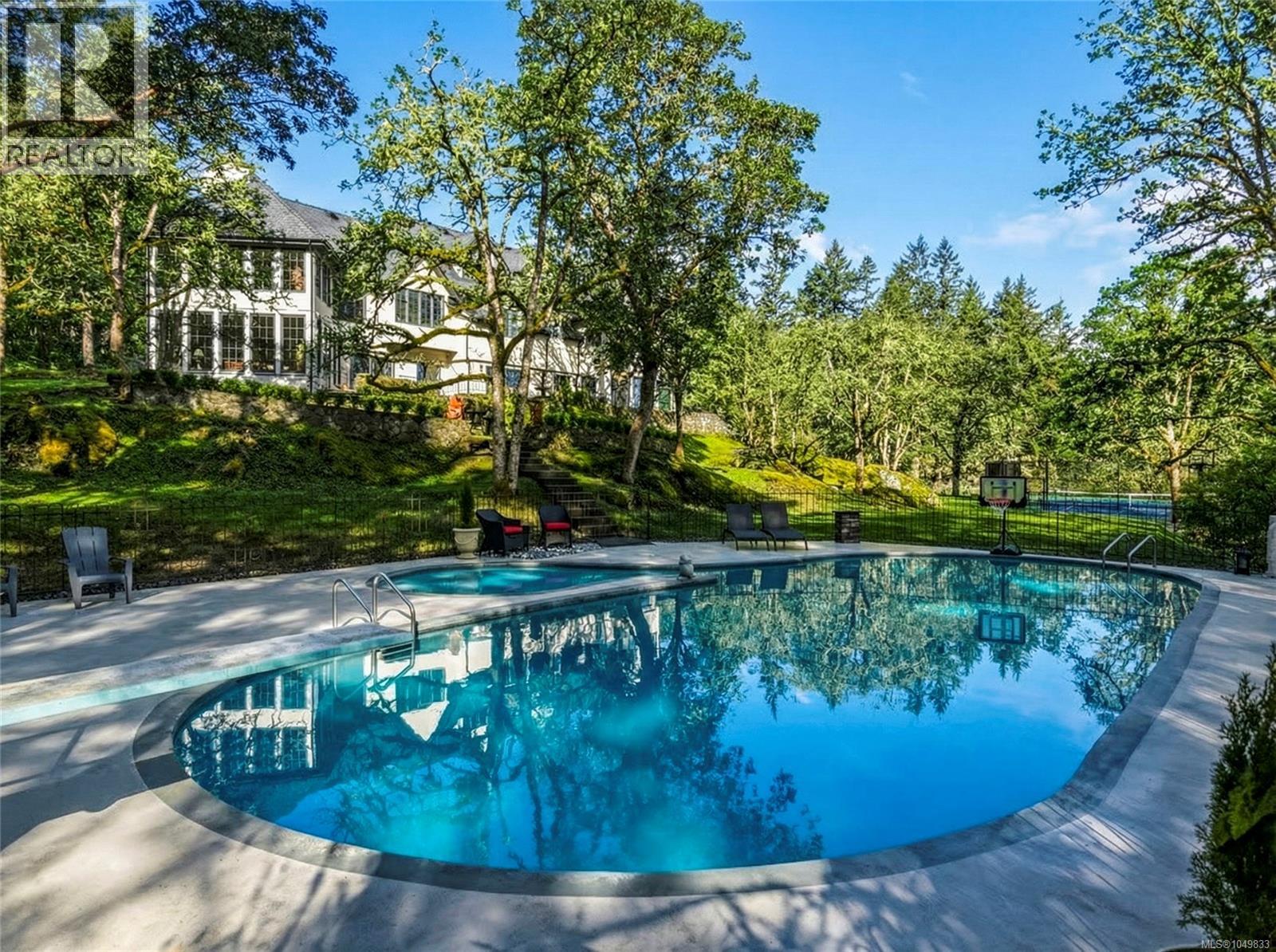 1708 Woodsend Dr, Saanich