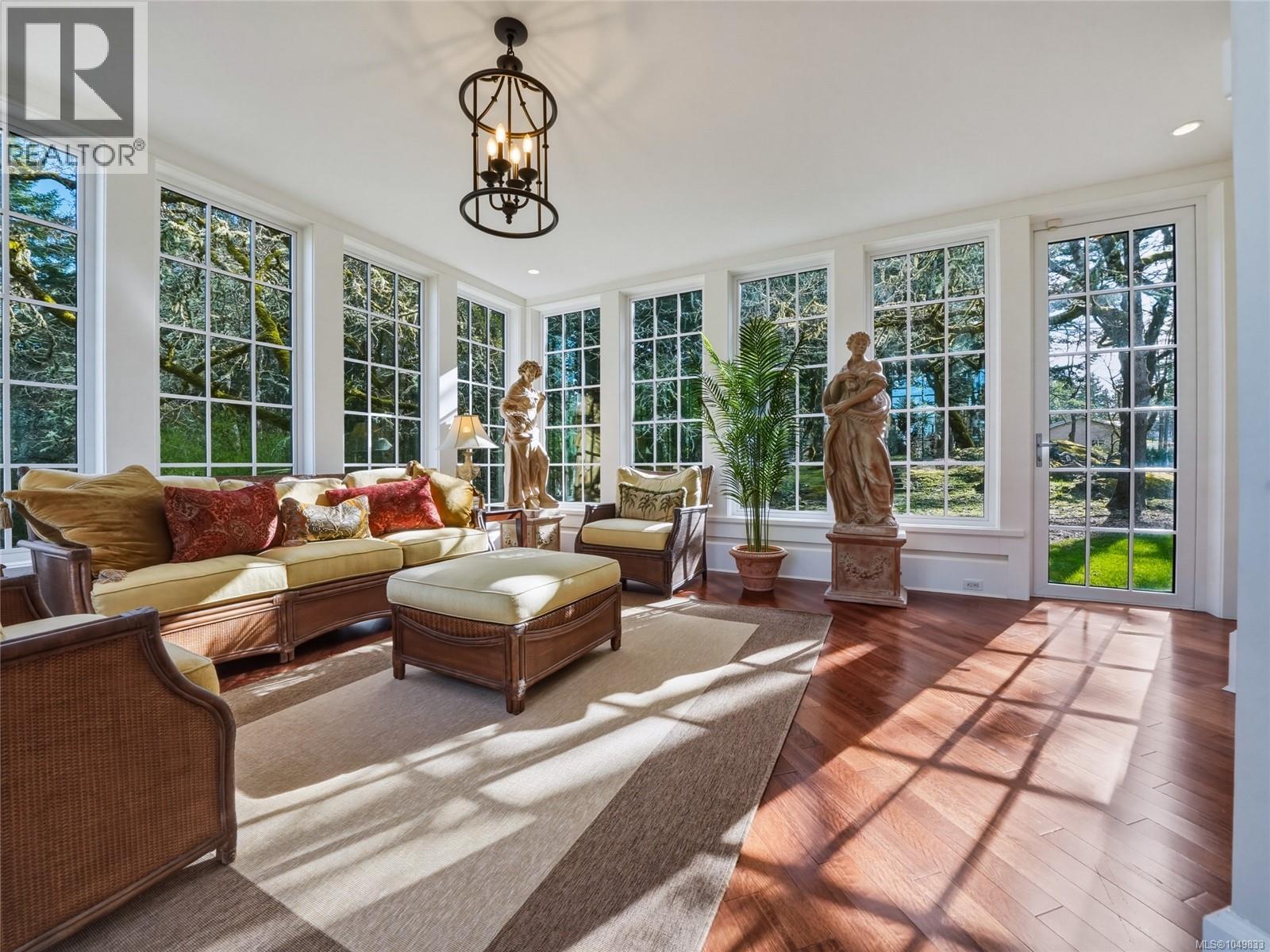 1708 Woodsend Dr, Saanich
