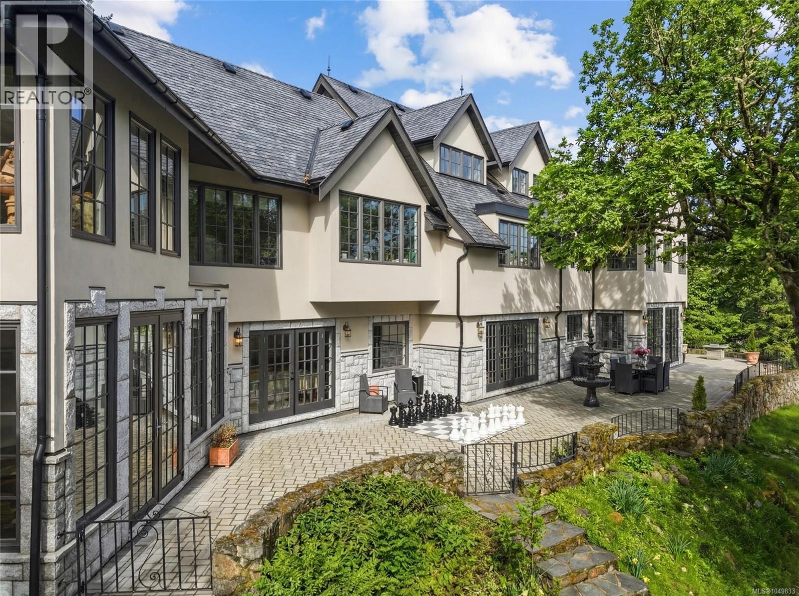 1708 Woodsend Dr, Saanich