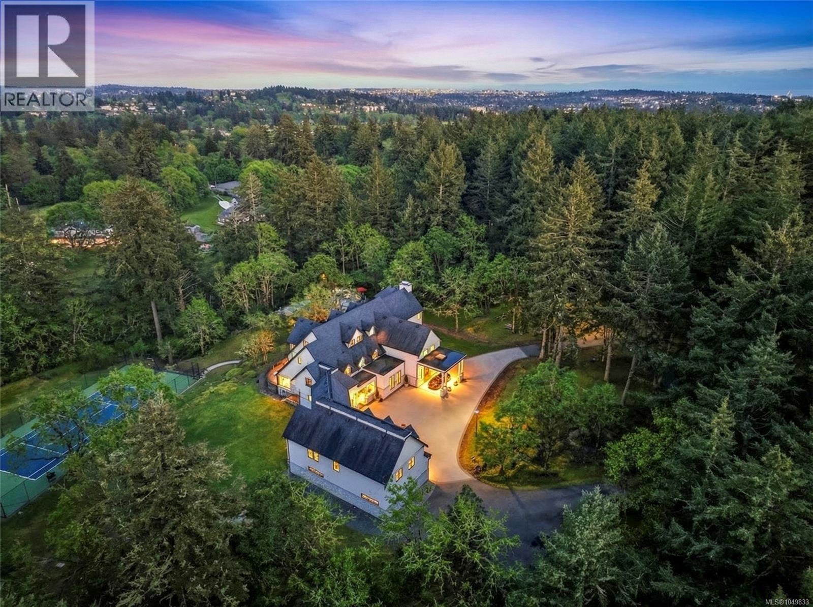 1708 Woodsend Dr, Saanich