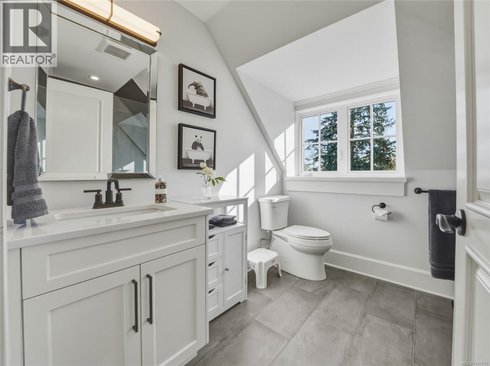 1708 Woodsend Dr, Saanich