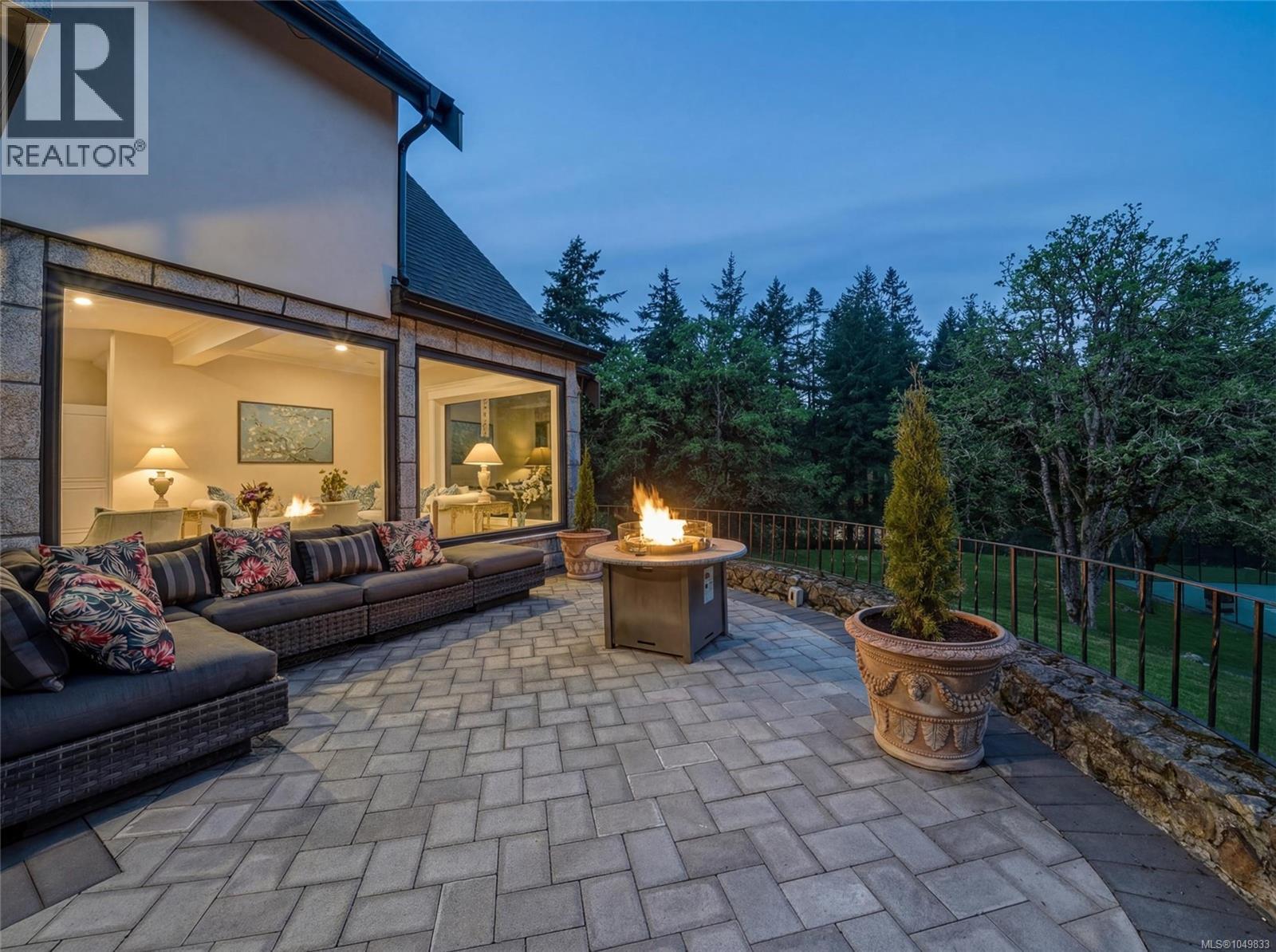 1708 Woodsend Dr - 74