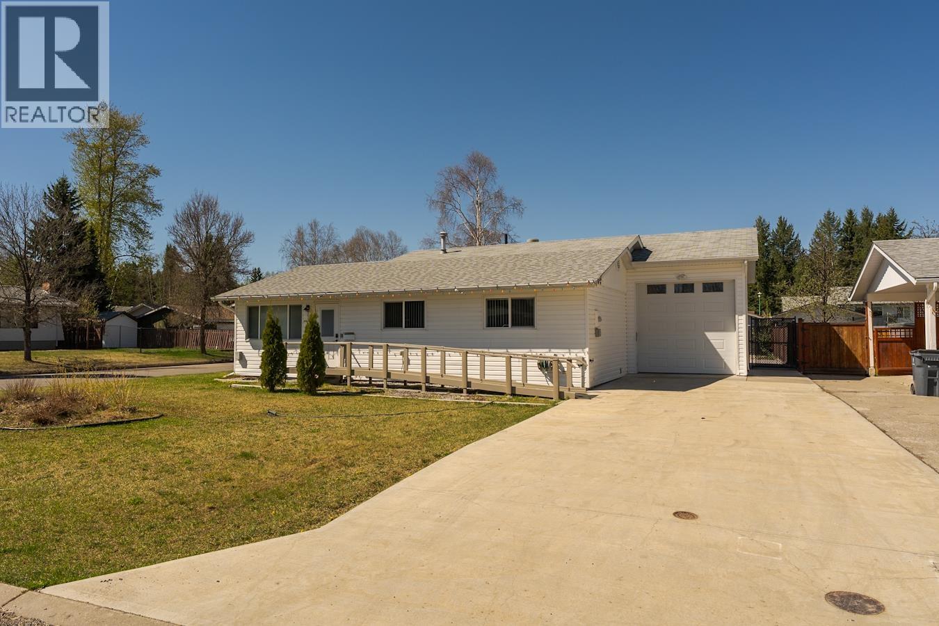 7759 QUEENS CRESCENT — $479,900