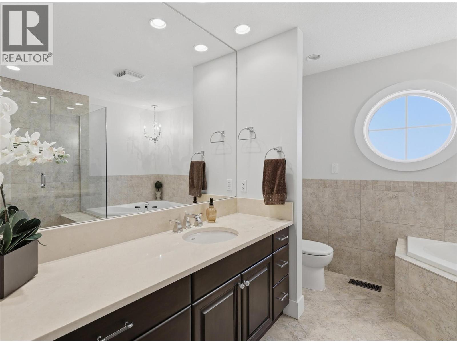 3950 Express Point Road Unit# 8, Scotch Creek