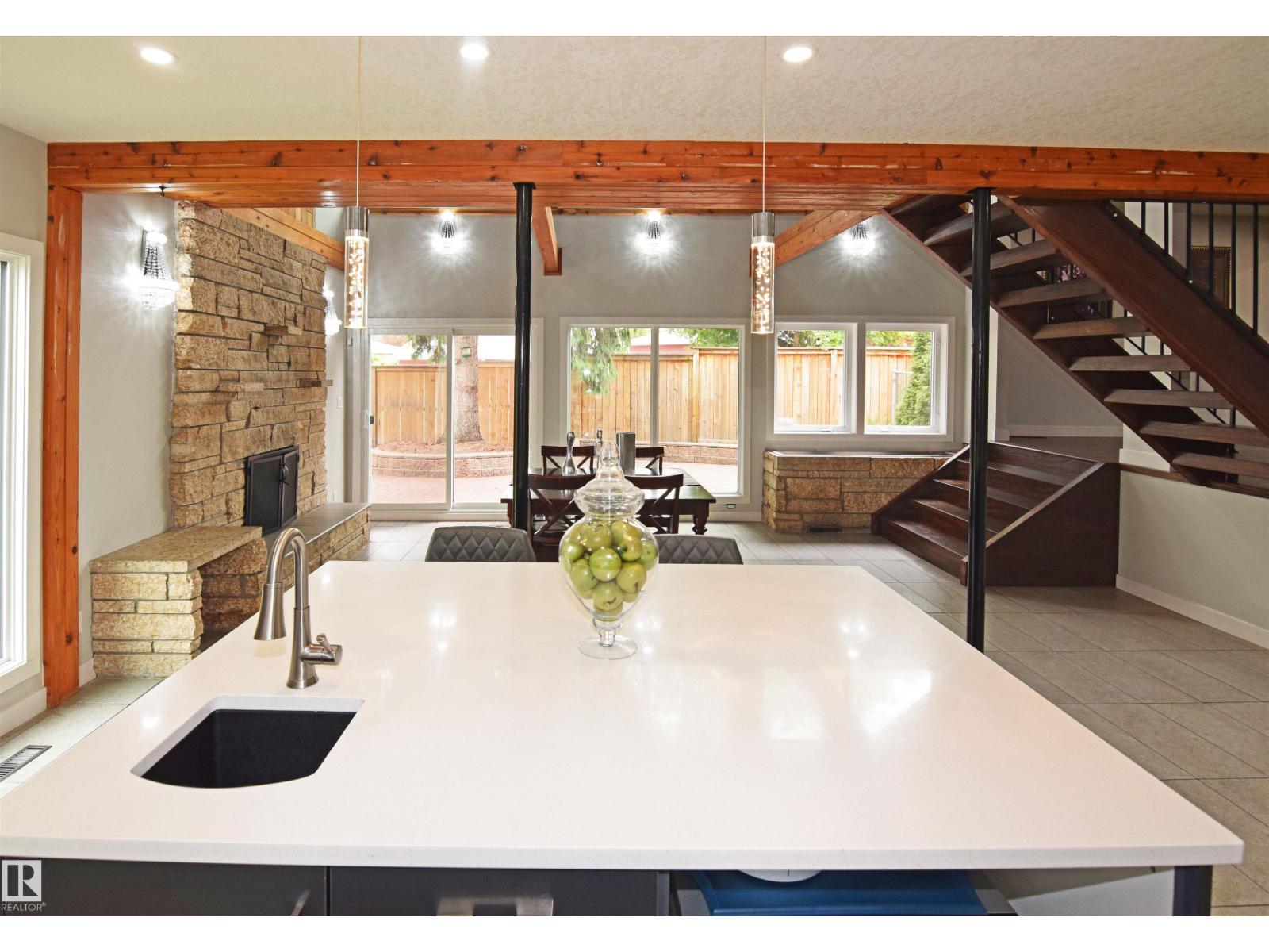 9657 68A ST NW - 11