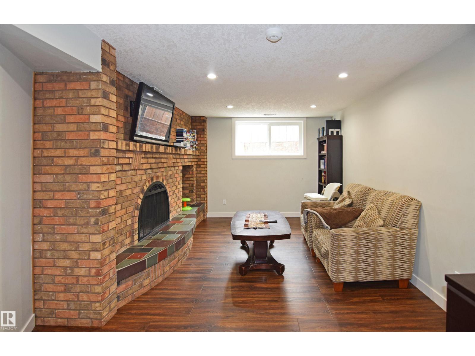 9657 68A ST NW - 24
