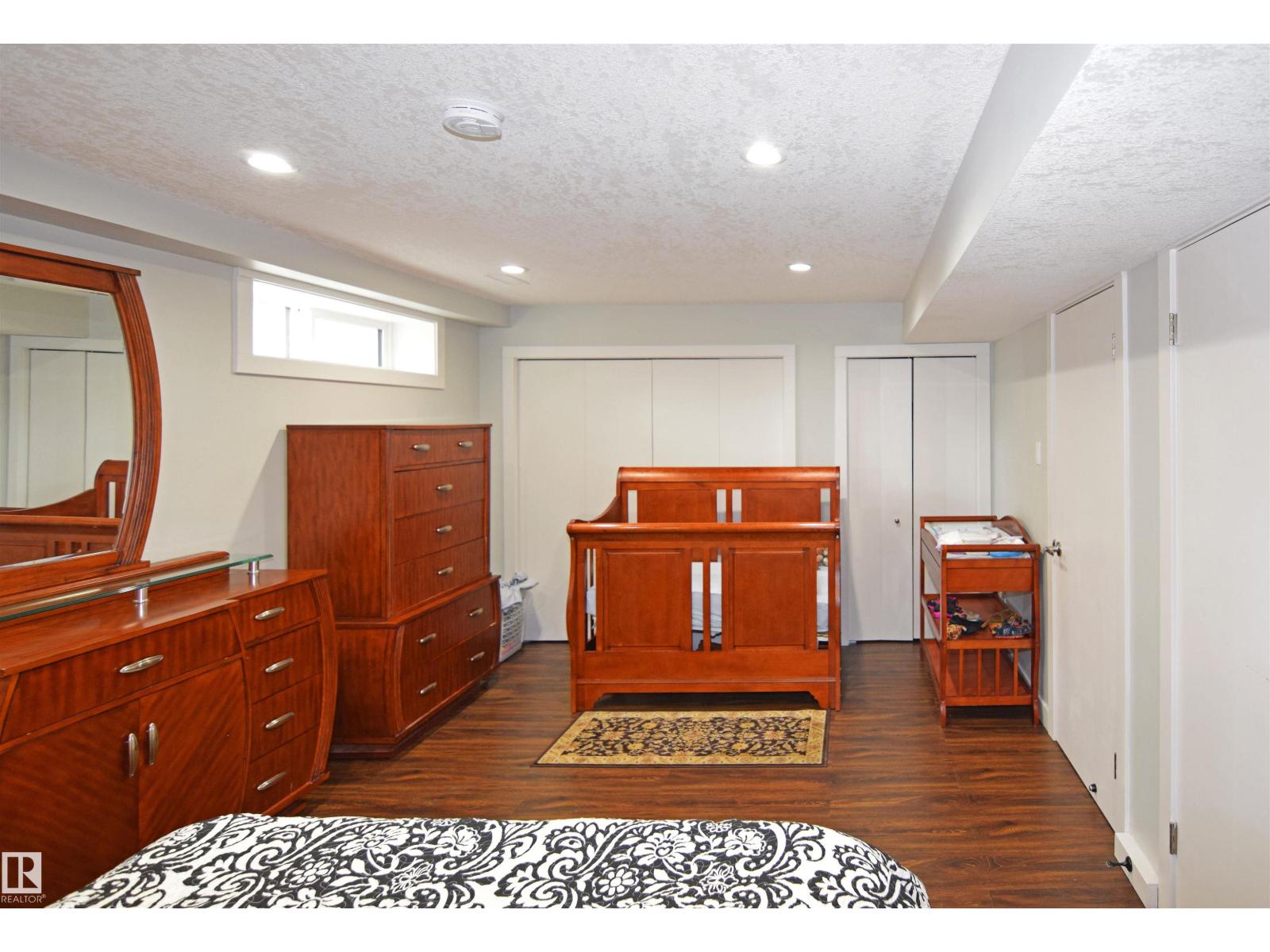9657 68A ST NW - 28