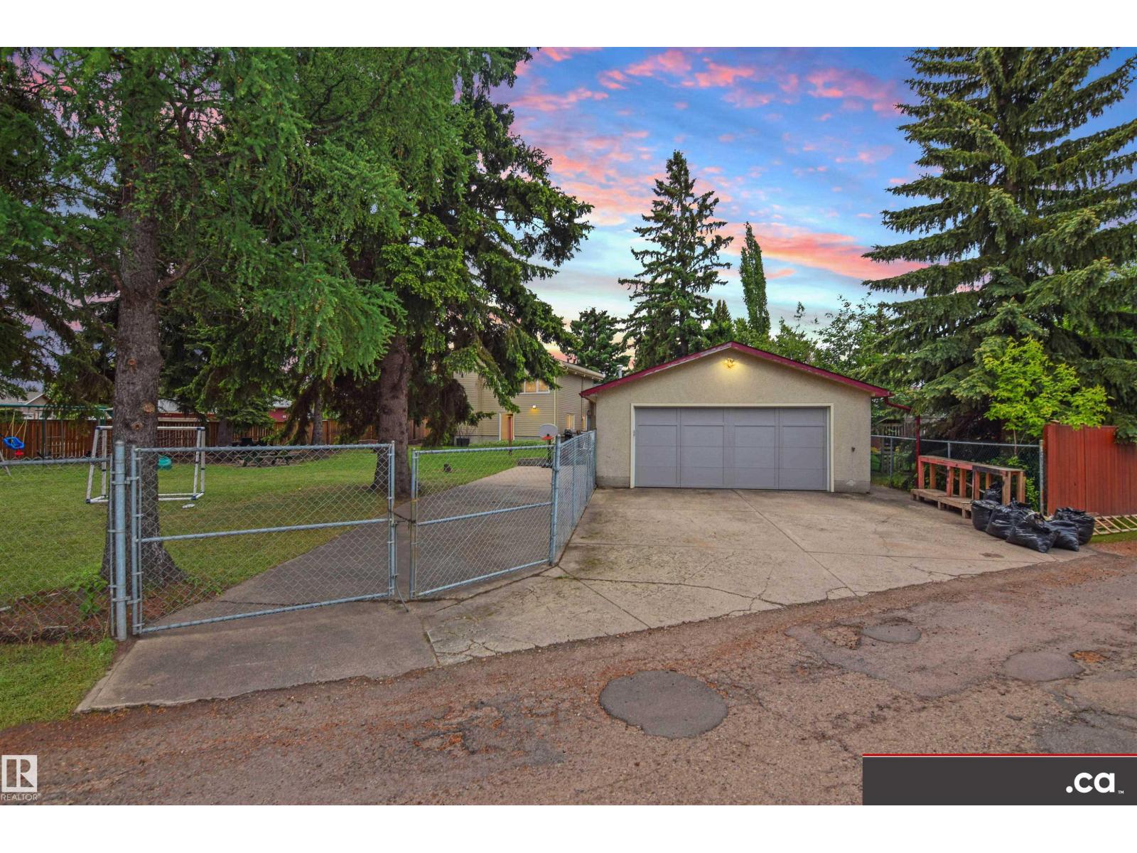 9657 68A ST NW - 34