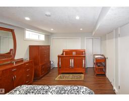 9657 68a St Nw, Edmonton, AB T6B1V3 Photo 28