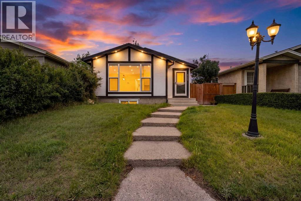 124 Castlebrook Road NE, Calgary, Alberta, T3J1R1
