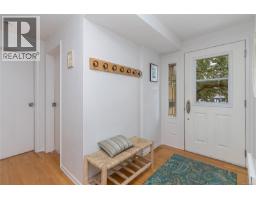 Den - 644 Fernhill Rd, Esquimalt, BC V9A4Y9 Photo 10