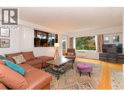 Bedroom - 644 Fernhill Rd, Esquimalt, BC V9A4Y9 Photo 12