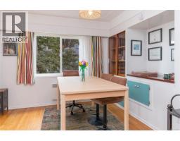 644 Fernhill Rd, Esquimalt, BC V9A4Y9 Photo 17