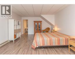 644 Fernhill Rd, Esquimalt, BC V9A4Y9 Photo 23