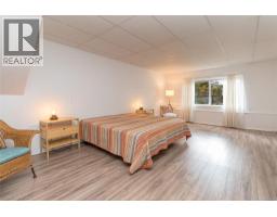 644 Fernhill Rd, Esquimalt, BC V9A4Y9 Photo 24