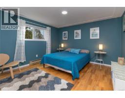 644 Fernhill Rd, Esquimalt, BC V9A4Y9 Photo 27