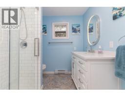644 Fernhill Rd, Esquimalt, BC V9A4Y9 Photo 28