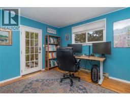 644 Fernhill Rd, Esquimalt, BC V9A4Y9 Photo 31
