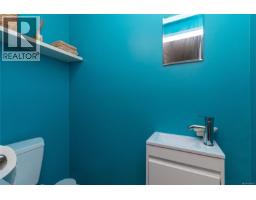 644 Fernhill Rd, Esquimalt, BC V9A4Y9 Photo 32