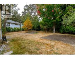 644 Fernhill Rd, Esquimalt, BC V9A4Y9 Photo 37