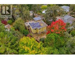 644 Fernhill Rd, Esquimalt, BC V9A4Y9 Photo 43