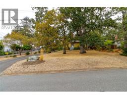 Kitchen - 644 Fernhill Rd, Esquimalt, BC V9A4Y9 Photo 6