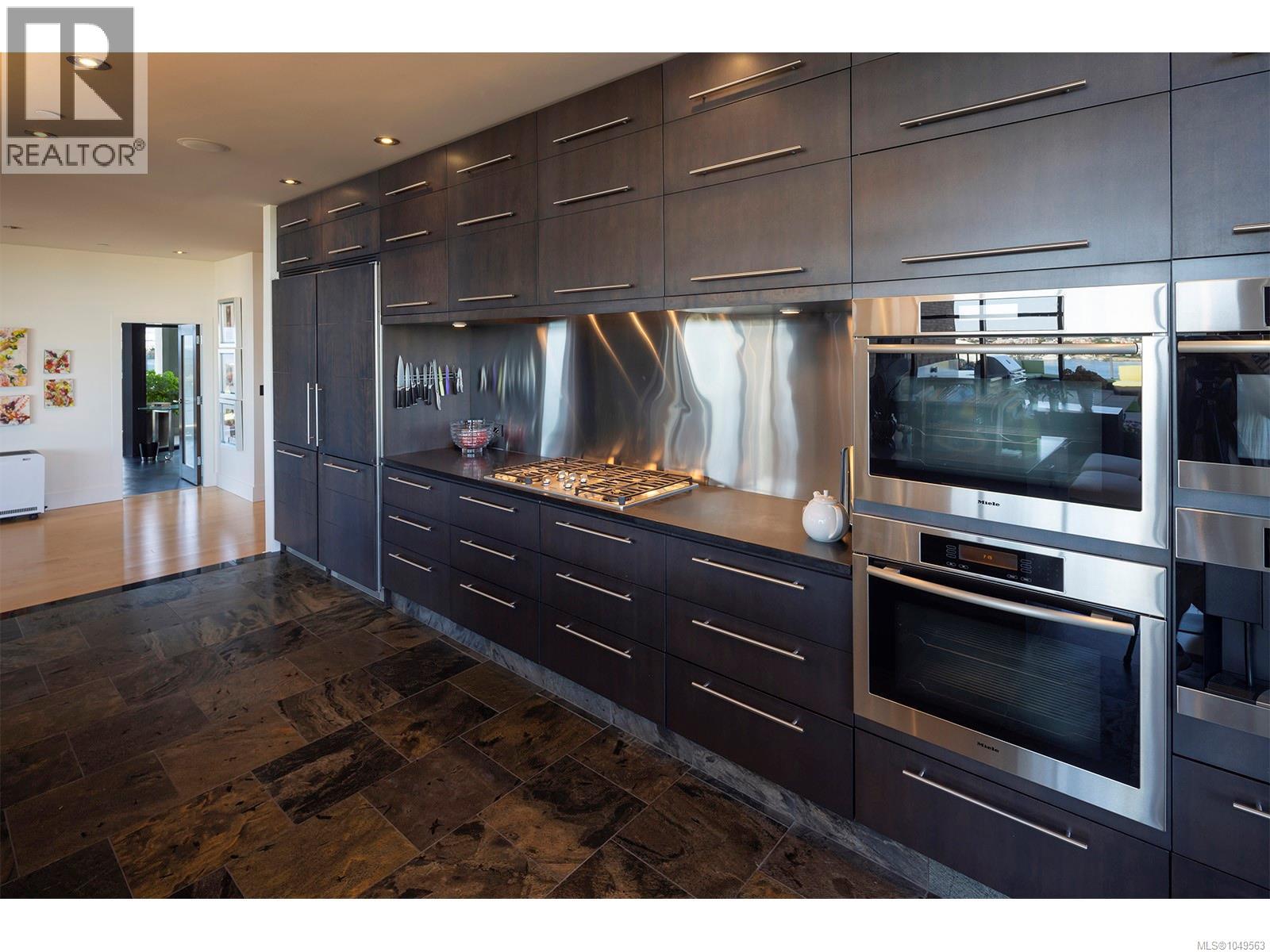 #910 845 Dunsmuir Rd - 29