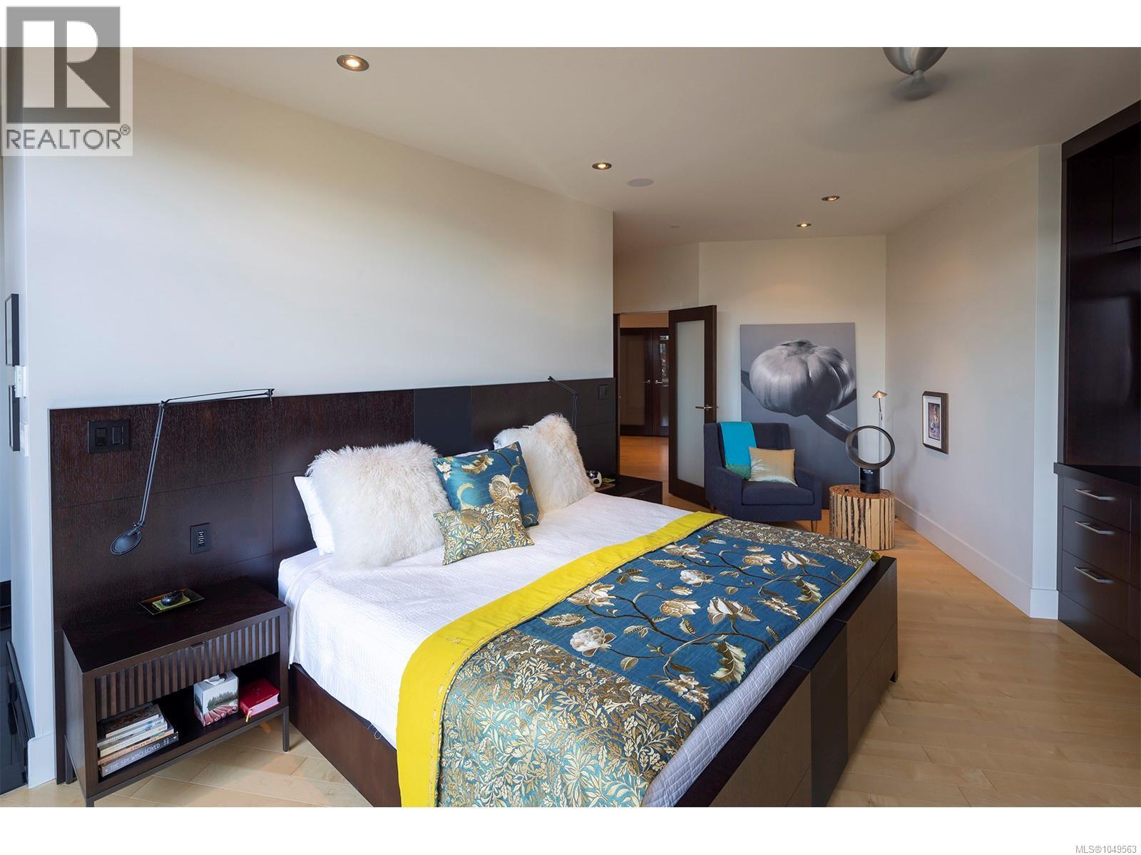 #910 845 Dunsmuir Rd - 45