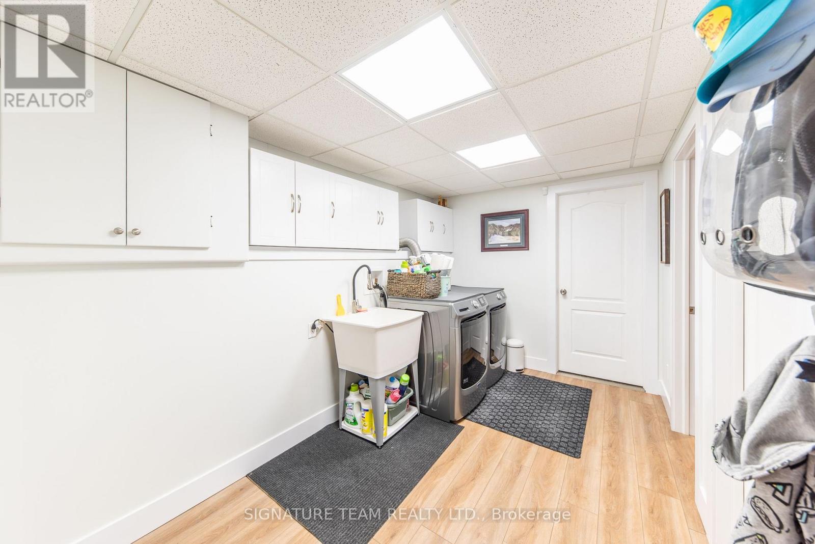 21 LISA CRESCENT - 35