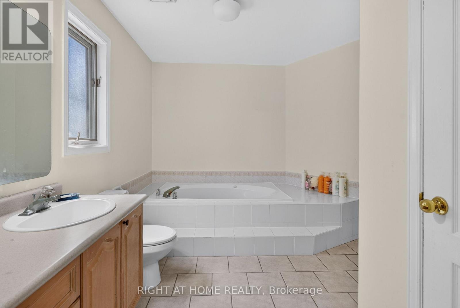 12 BASLAW DRIVE, Ottawa. Luxury613. By Peter Sagos - Image 28
