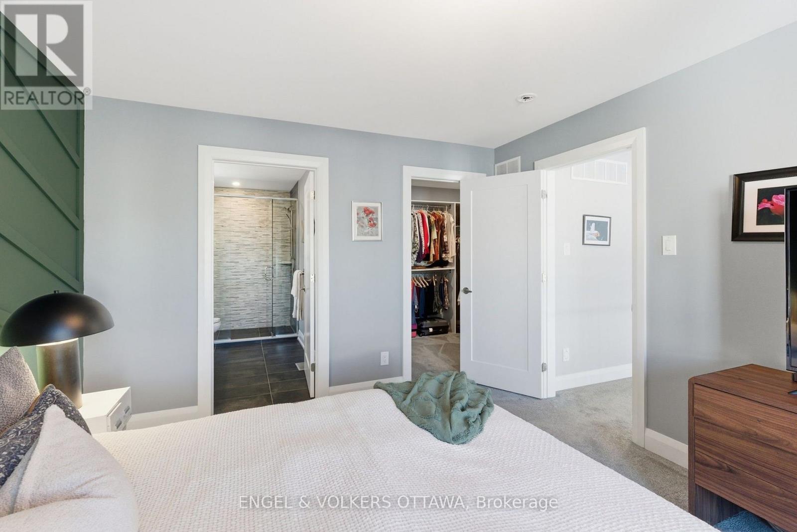 640 MEADOWRIDGE CIRCLE photo 22