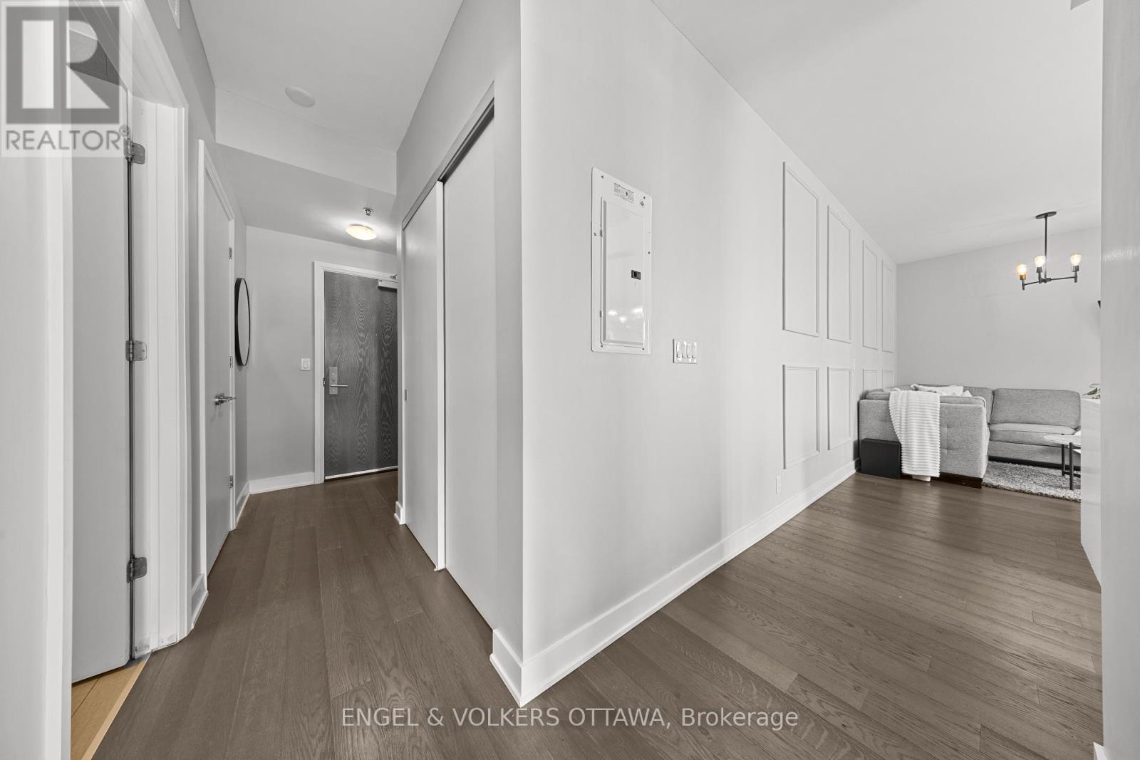 A true entryway separate from the living spaces