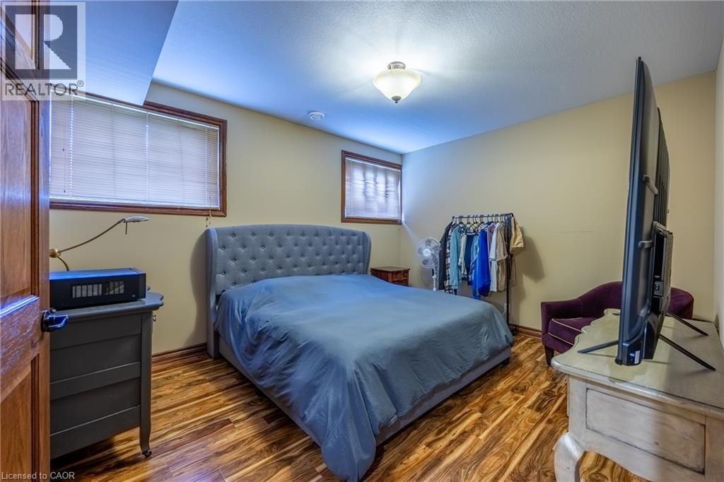 493 FISHER'S GLEN Road - Image 26