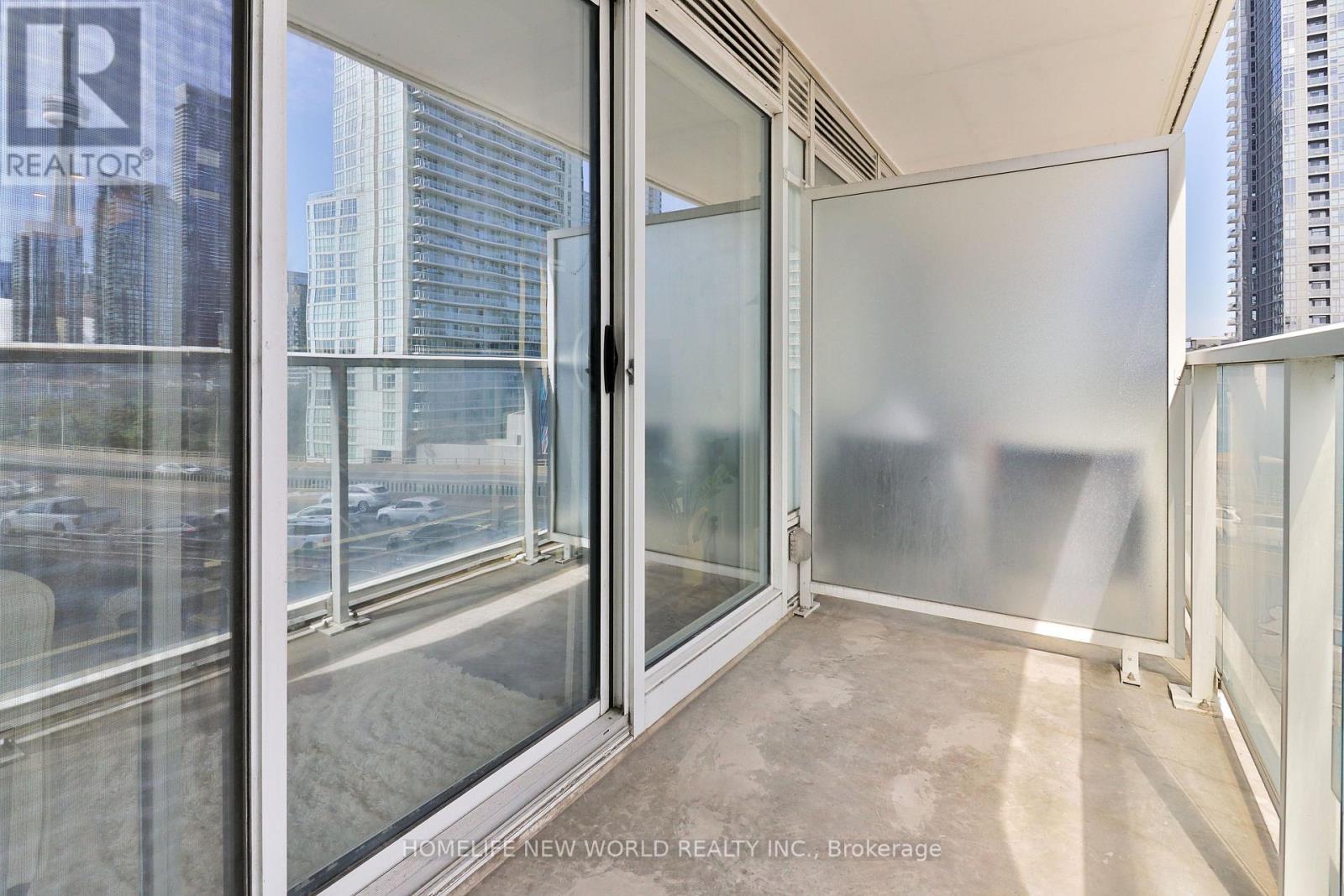 #812 17 BATHURST STREET - 16