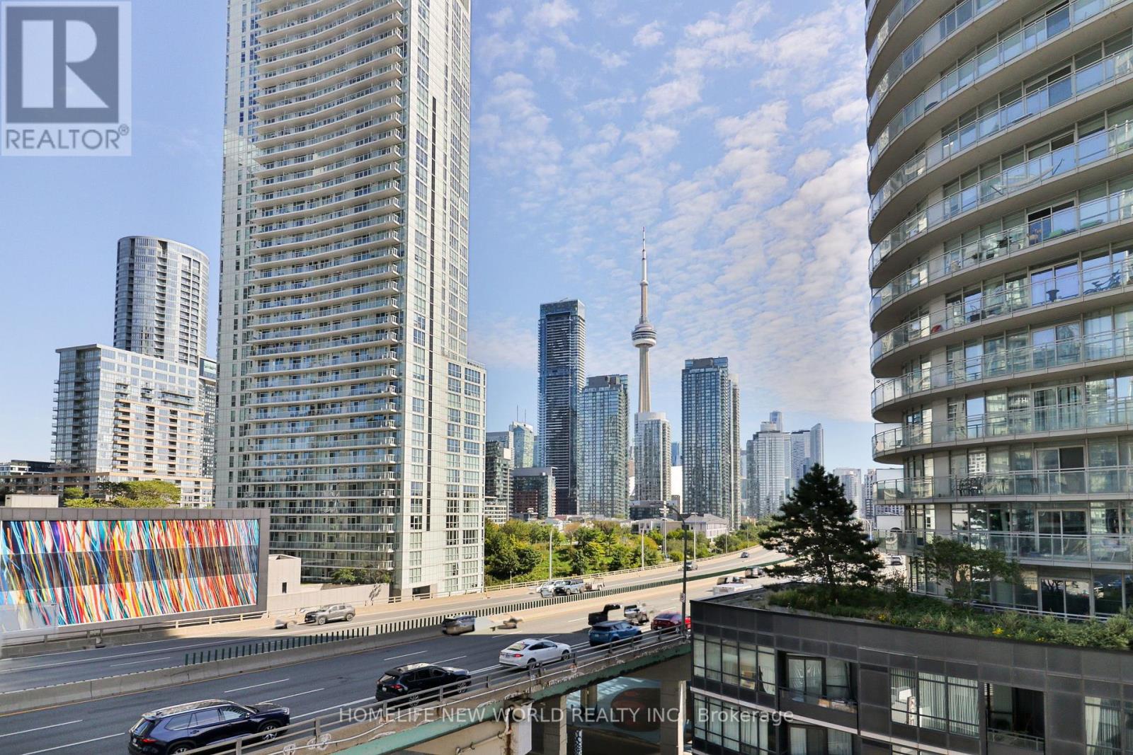 #812 17 BATHURST STREET - 17